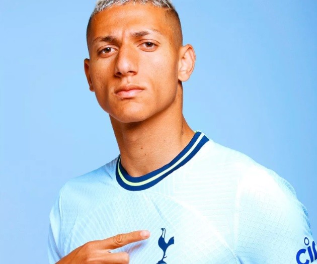  Richarlison assinou com o Tottenham até 2027 em negocição de R$ 315 milhões, segundo imprensa inglesa — Foto: Tottenham/Divulgação