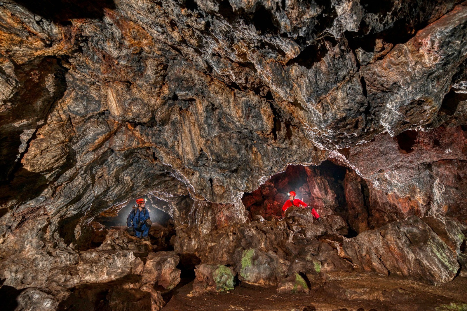 Fotógrafos mundiais em caverna na Amazônia — Foto: Divulgação