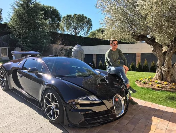 Cristiano Ronaldo coleciona carros de luxo — Foto: Reprodução Instagram