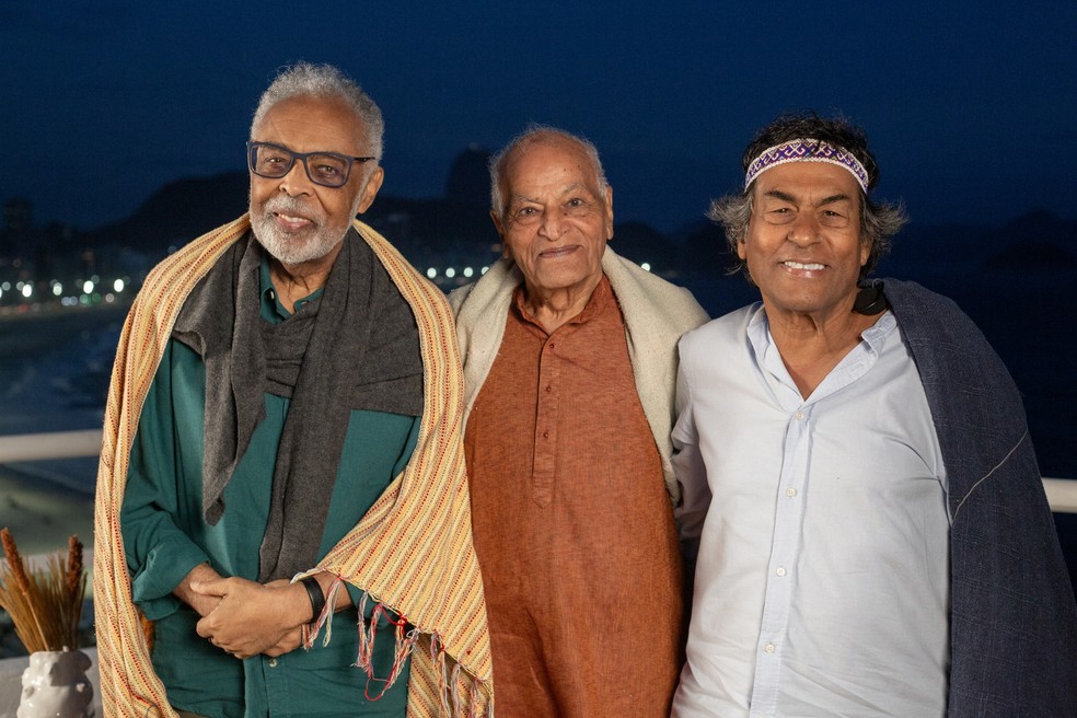 Gilberto Gil, Satish Kumar e Ailton Krenak — Foto: Pedro Curi