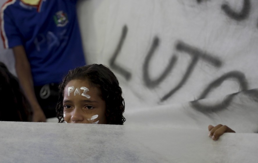 Protesto contra morte de menino por bala perdida em Maricá (RJ)