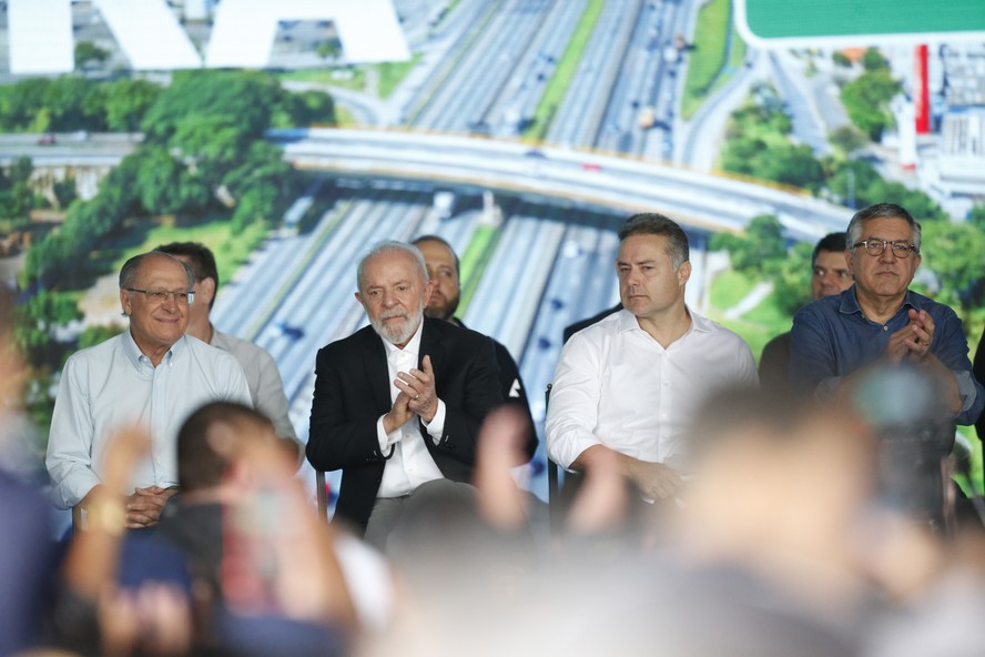 Lula participa de inauguração de obras viárias na Rodovia Presidente Dutra, em Guarulhos