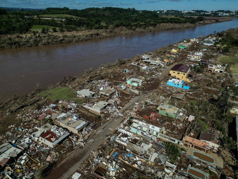 A cidade de Cruzeiro do Sul (RS) destruída pelas chuvas — Foto: Nelson Almeida/AFP/15-05-2024