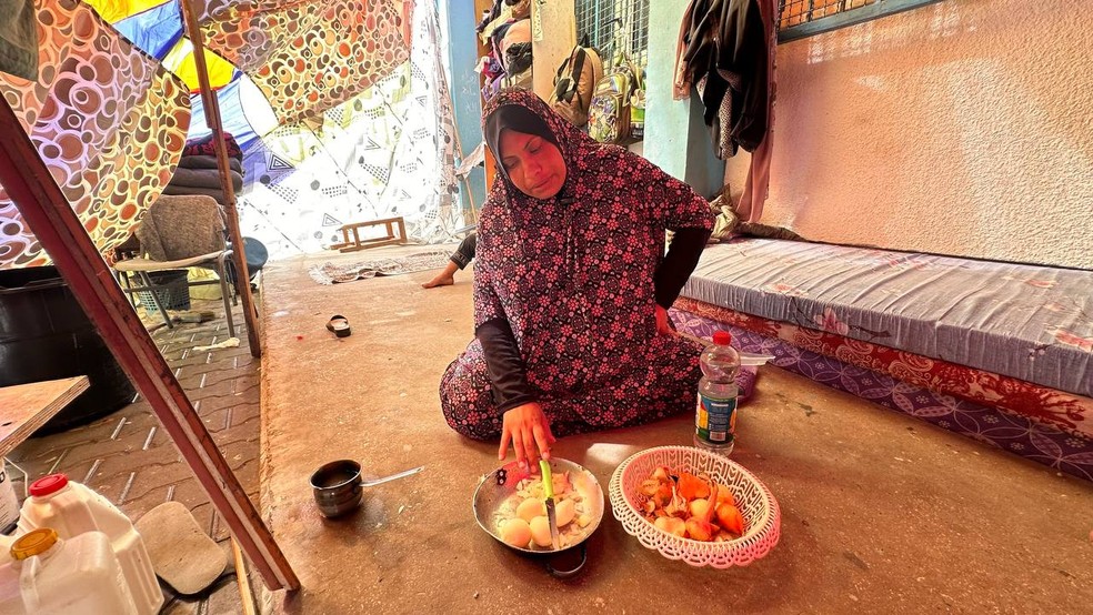 Somaya está prestes a dar à luz seu terceiro filho, em meio ao conflito na Faixa de Gaza — Foto: Majdi Fathi / Dvulgação ActionAid