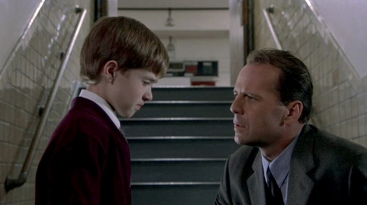 Haley Joel Osment e Bruce Willis em "O sexto sentido" Divulgação