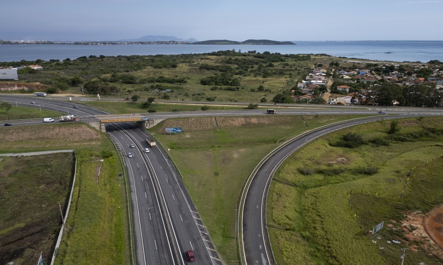 Trecho da RJ-124 (Via Lagos) na chegada a São Pedro da Aldeia