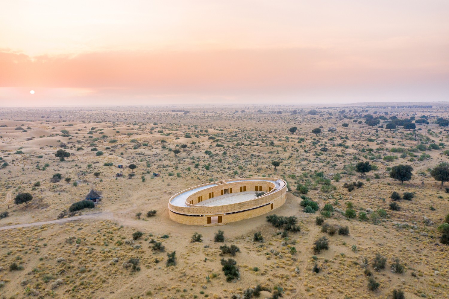 Pôr do sol em Jaisalmer, conhecida como “A Cidade Dourada” por conta de sua variedade arquitetônica de arenito amarelo — Foto: Vinay Panjwani