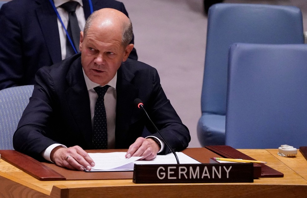 O chanceler alemão, Olaf Scholz, durante reunião do Conselho de Segurança da ONU sobre a Ucrânia — Foto: TIMOTHY A. CLARY / AFP