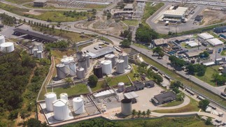 Primeira refinaria do Brasil, a RLAM completou 70 anos prestes a ser vendida. A unidade tem capacidade de produção de 333 mil barris/dia.  — Foto: Saulo Cruz / MME