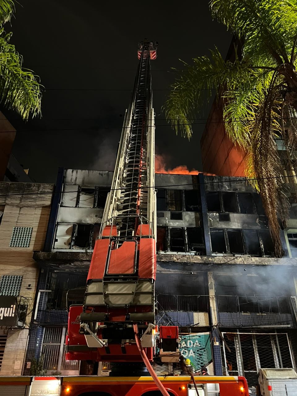 Ao menos 11 pessoas feridas foram resgatadas pelo Corpo de Bombeiros — Foto: Corpo de Bombeiros