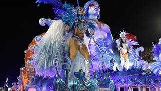 Enredo fala sobre a Baía de Todos os Santos no carnaval do Rio — Foto: Domingos Peixoto