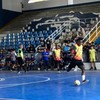 Vini Jr., cria de São Gonçalo, treinou futsal no clube Canto do Rio, na vizinha Niterói, quando criança; ele voltou ao local no último fim de semana - Reprodução / Instagram