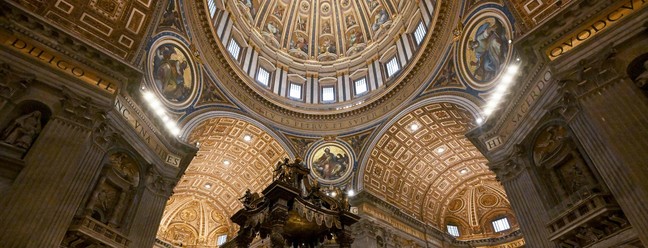 Corpo do Papa Emérito Bento XVI é velado na basílica de São Pedro, no Vaticano, em 2 de janeiro de 2023 — Foto: Tiziana FABI/AFP