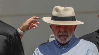 Presidente Lula visita a base de submarinos da Marinha, o PROSUB, em Itaguaí. — Foto: Gabriel de Paiva/Agência O Globo