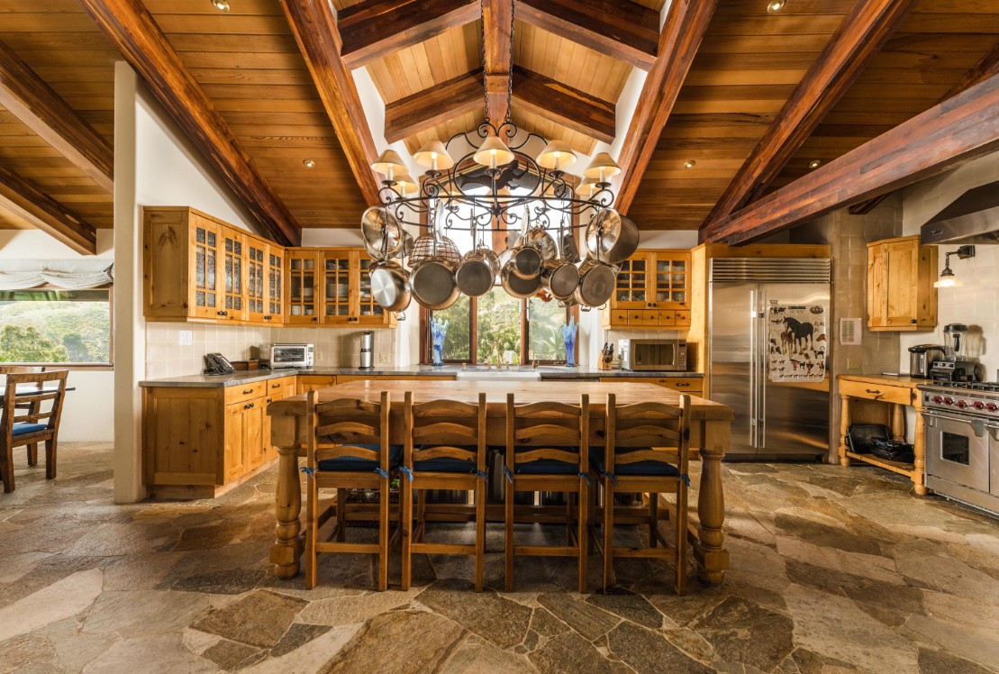 Cozinha do rancho de James Cameron na Califórnia — Foto: Divulgação/Village Properties