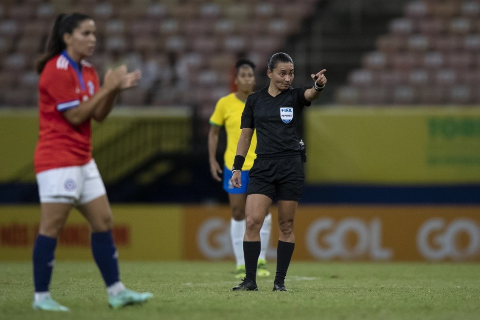 Edina Alves já apitou outra Copa do Mundo Feminina, em 2019 — Foto: Thais Magalhães/CBF