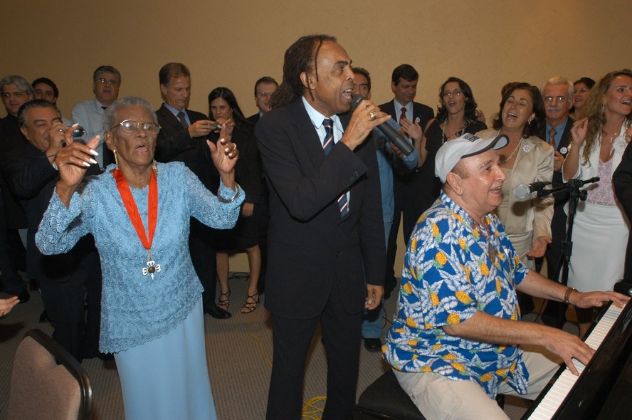 Gilberto Gil e João Donato em 2004, no Cordão do Bola Preta