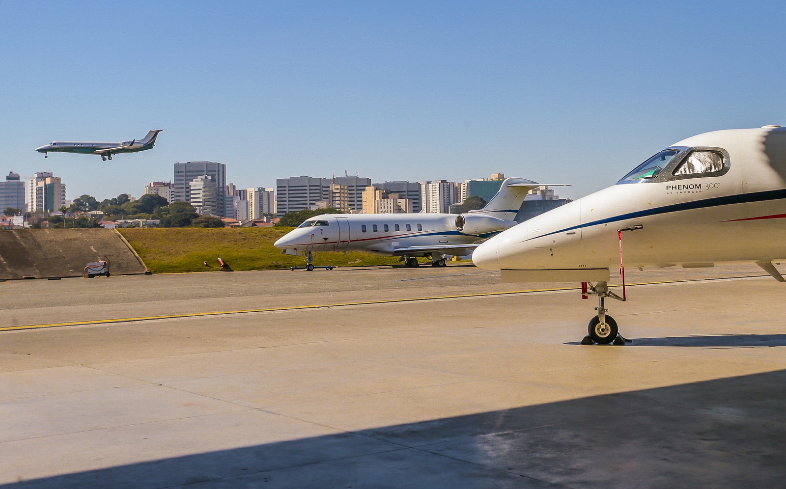 Pousos e decolagens de aviões privativos em aeroportos como o de Congonhas (SP) cresceram 27% entre janeiro e maio deste ano, na comparação com o mesmo período do ano passadoAgência O Globo