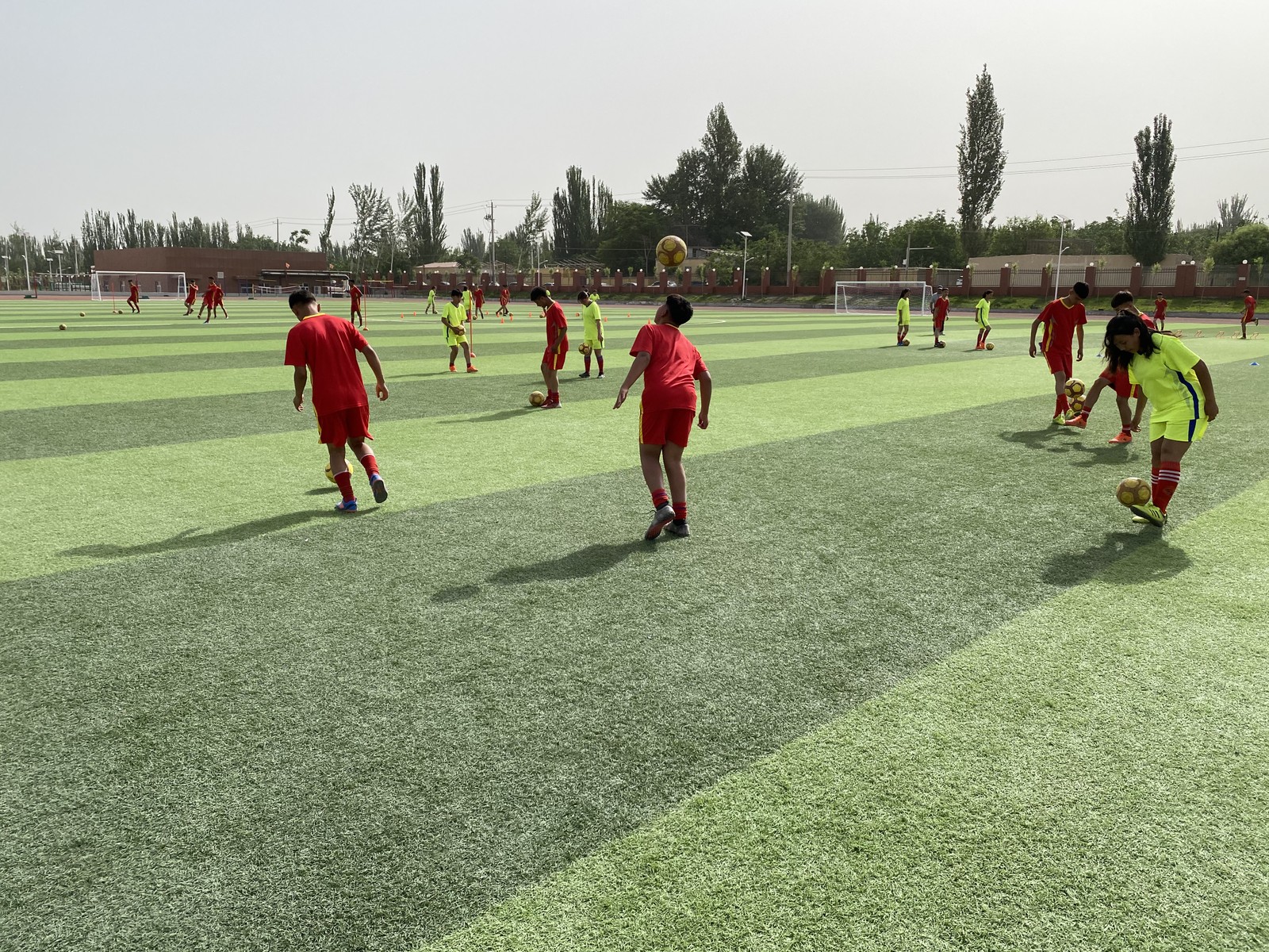 Futebol em escola-modelo de HotanAgência O Globo