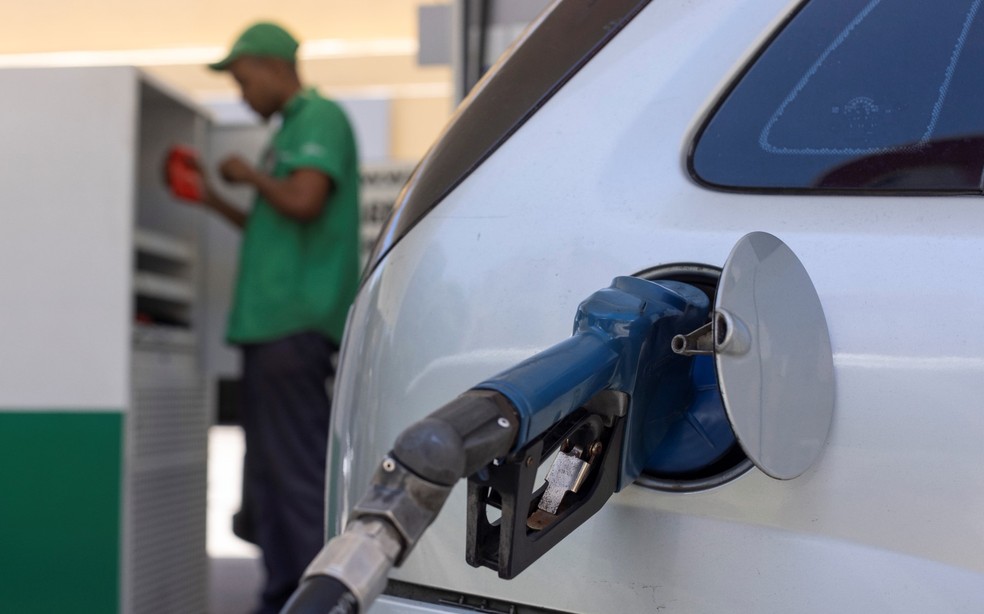 Preço da gasolina cai nas refinarias a partir de hoje — Foto: Banco de imagens