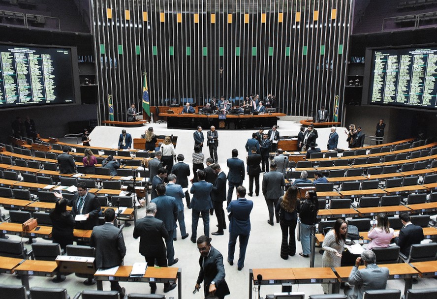 Câmara aprova urgência de projeto que amplia faixa de isenção do imposto de renda