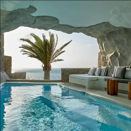 A "suíte-caverna" tem piscina e vista para o mar — Foto: Reprodução: Booking