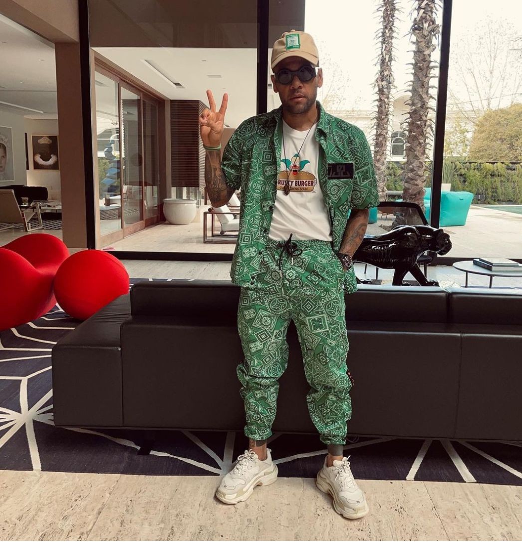 Daniel Alves em sua mansão em Barcelona — Foto: Reprodução/Instagram