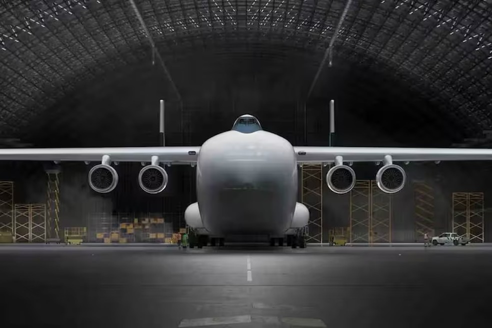 'Comprimento de campo de futebol e promessa de revolução eólica': conheça Windrunner, o maior avião do mundo — Foto: Irradiar