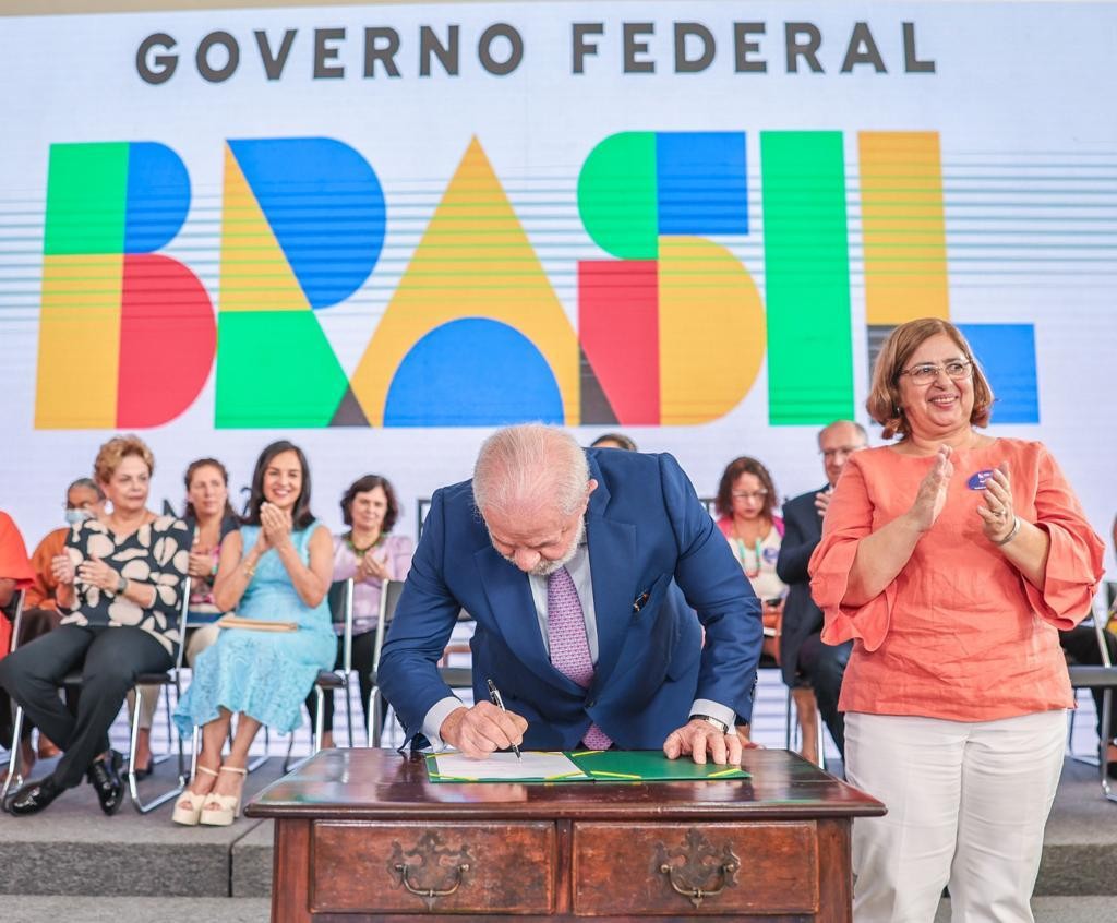 Presidente Lula durante assinatura do PL de igualdade salarial  — Foto: Ricardo Stuckert 