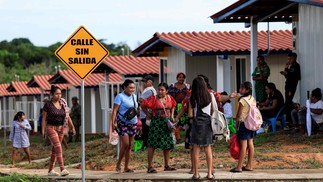 O governo panamenho construiu o projeto Nuevo Cartí, na região indígena de Guna Yala, no Caribe, para realocar cerca de 1.200 habitantes de Cartí Sugdupu — Foto: Martin Bernetti/AFP