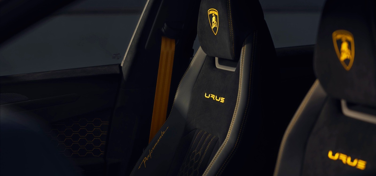 Interior do carro de Vini Jr. — Foto: Reprodução/Lamborghini