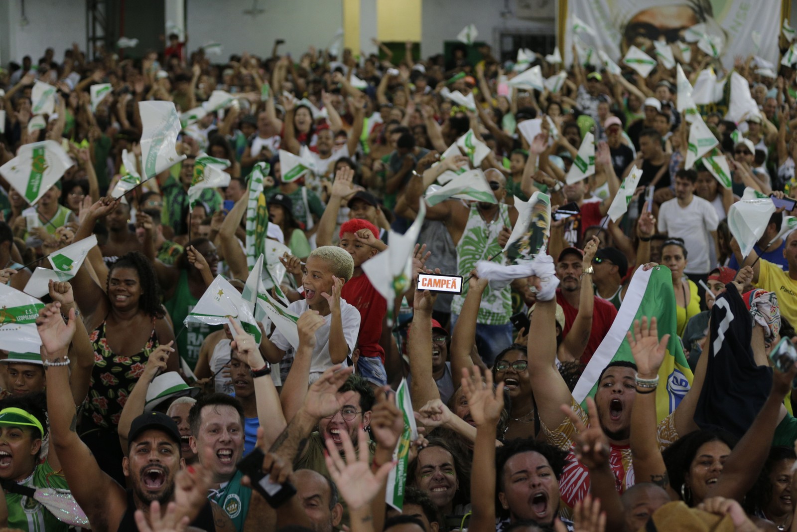 Festa verde e branca na quadra da Imperatriz Leopoldinense   — Foto: Alexandre Cassiano