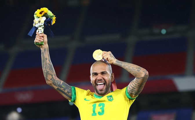 Daniel Alves foi campeão no Japão