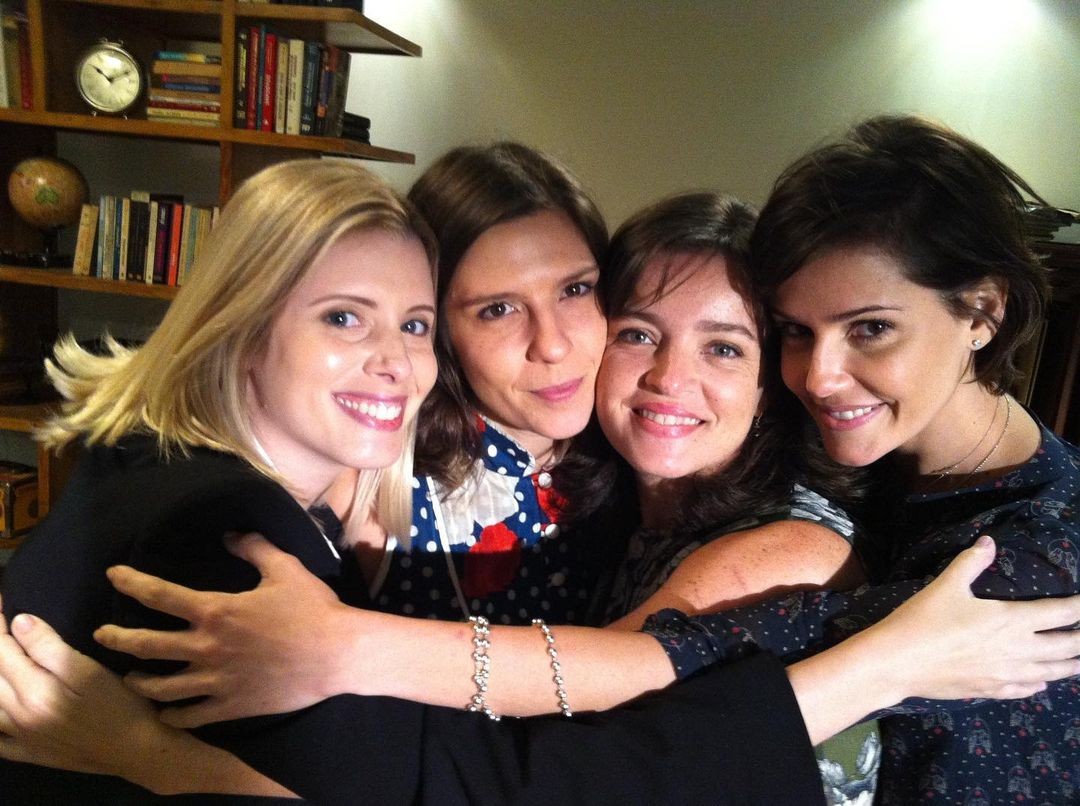 Com Daniela Valente, Georgiana Goés, Maria Mariana relembrando "Confissões de adolescente" — Foto: Divulgação