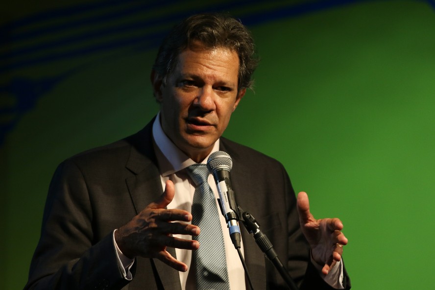 O ministro da Fazenda, Fernando Haddad, afirma que a decisão sobre o arcabouço fiscal cabe ao presidente Lula