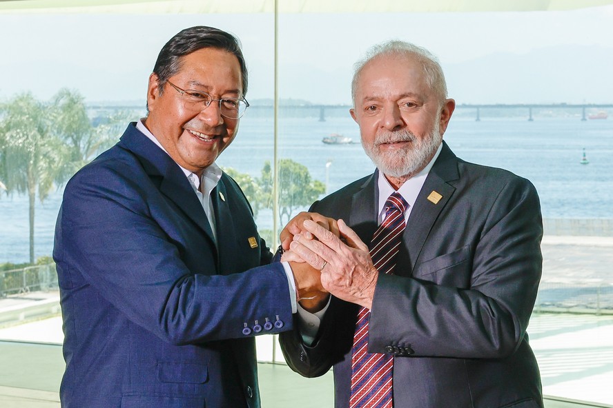 O presidente Lula e o presidente da Bolívia Luis Arce, durante a Cúpula de Chefes de Estado do Mercosul e Estados Associados