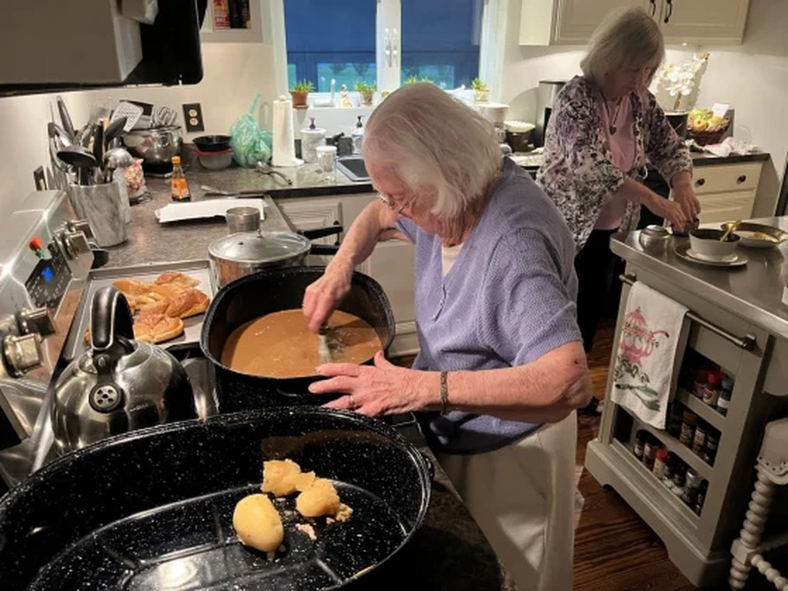 Miriam Todd na cozinha de casa: dieta sem excessos