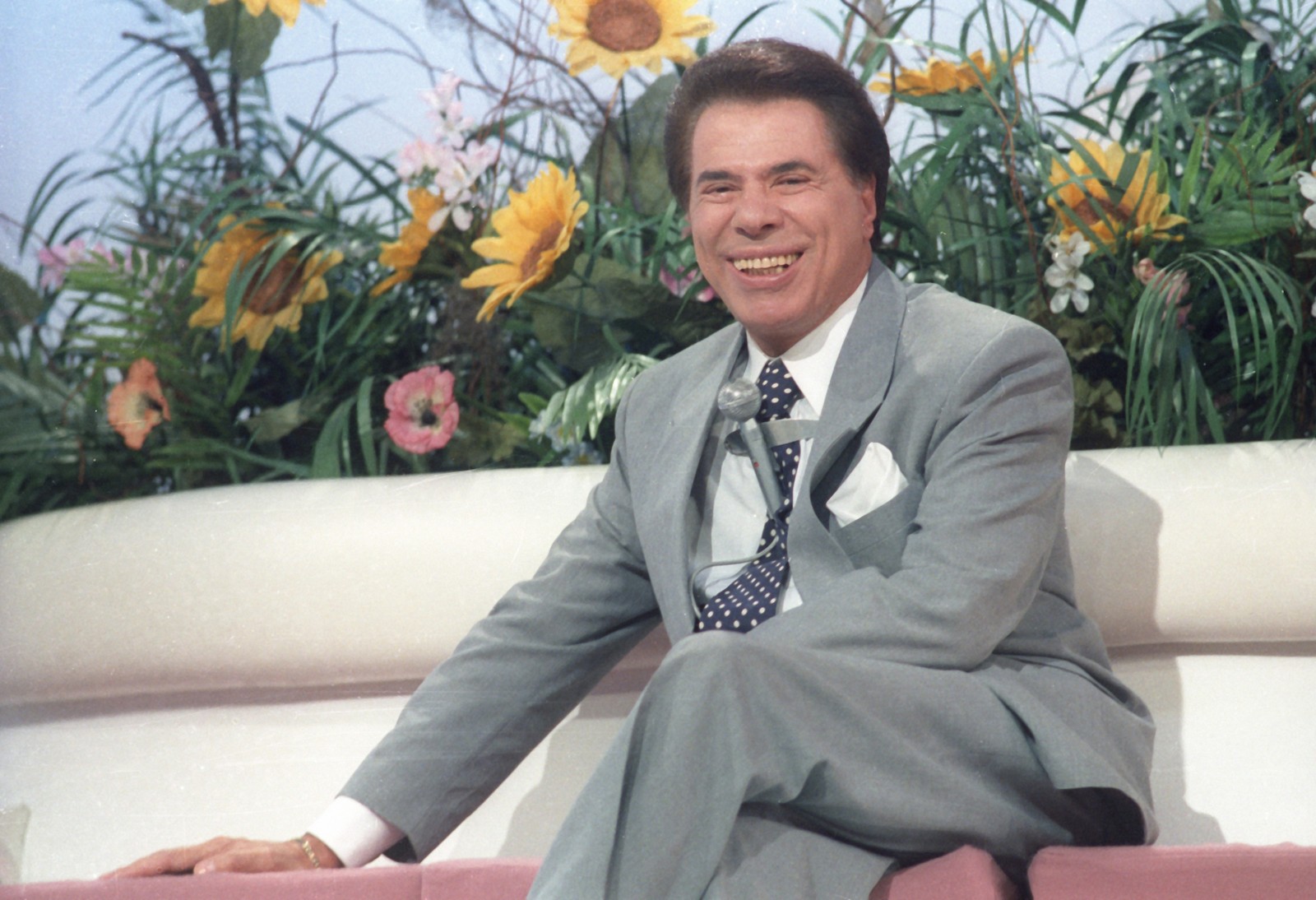 Silvio Santos apresentando o programa "Quer Namorar Comigo", na TV Studio, em 1993 — Foto: Marcos Issa / Agência O Globo