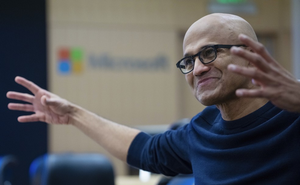 Satya Nadella, CEO da Microsoft, fala sobre as novas funcionalidades do Bing no campus da empresa em Redmond — Foto: Ruth Fremson/The New York Times