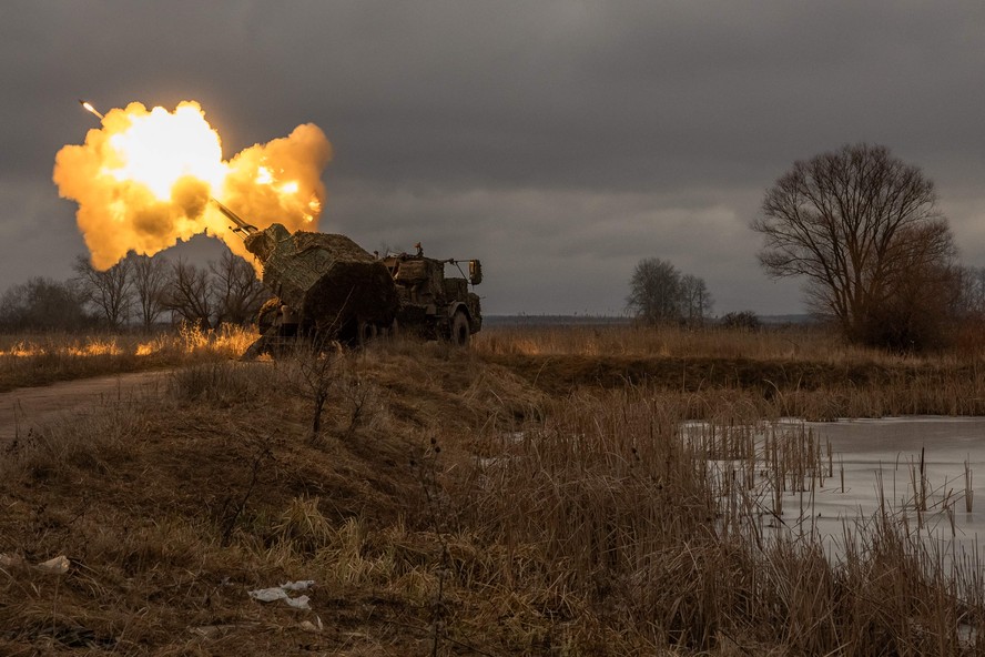 Ucranianos fazem disparos de artilharia contra posições russas em Donetsk