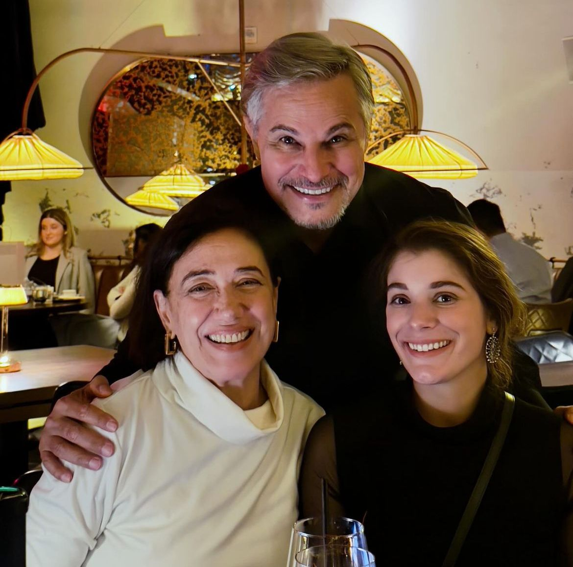 Edson Celulari com Lilia Cabral e a filha dela, Giulia — Foto: Reprodução/Instagram