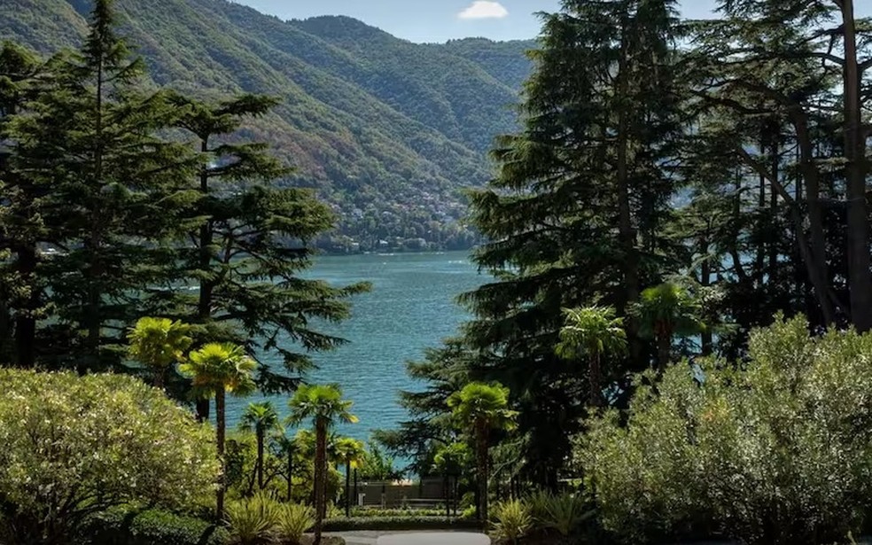 A villa tem jardins deslumbrantes, incluindo uma piscina e vistas panorâmicas sobre o lago — Foto: Divulgação/Hotel Passalacqua