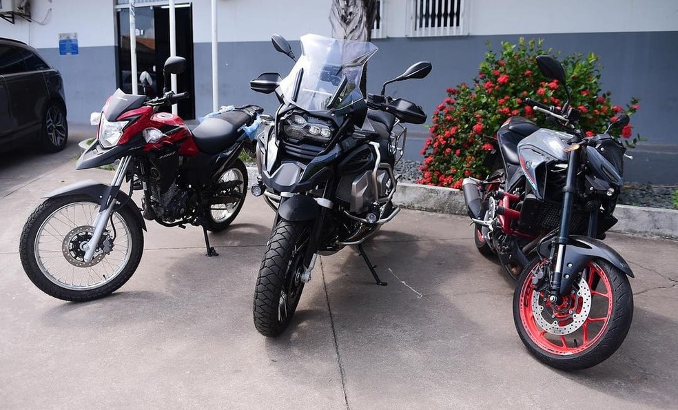 Motos foram apreendidas pelas autoridades em operação contra 'Jogo do Tigrinho' — Foto: Reprodução