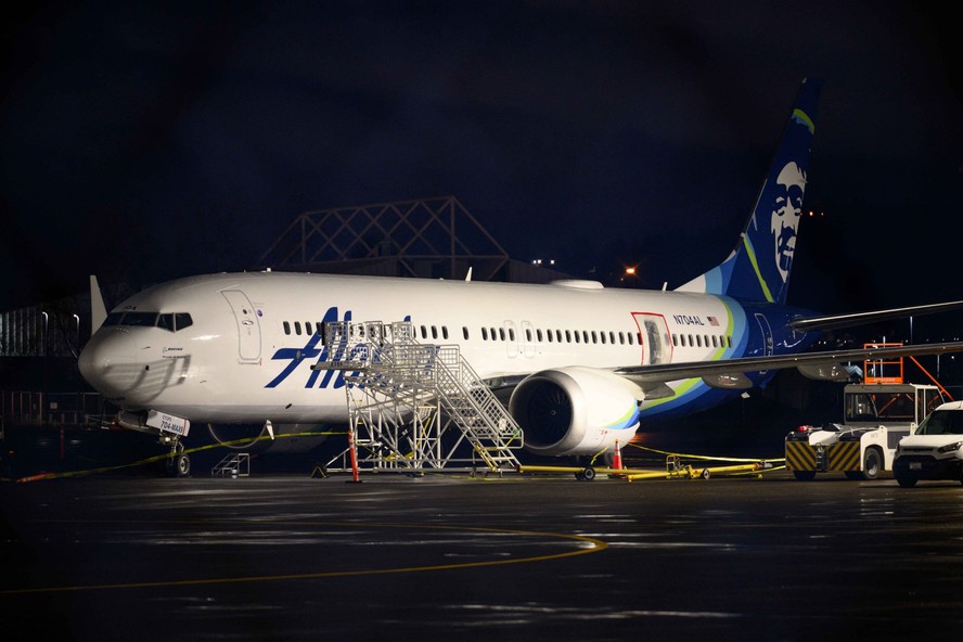 Boeing 737 Max 9 da Alaska Airlines envolvido em incidente de segurança que mergulhou Boeing em nova crise