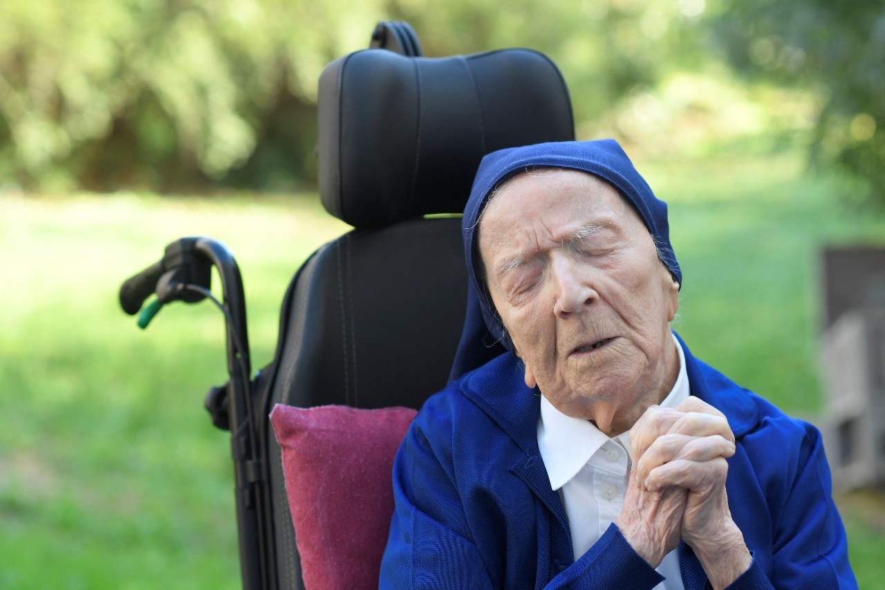 Pessoa mais velha do mundo, freira francesa Lucile Randon morre aos 118 anos — Foto: Nicolas Tucat / AFP