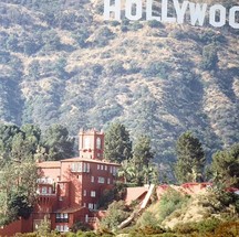 Uma das mansões de Madonna tem vista para as montanhas de Hollywood — Foto: Getty Images