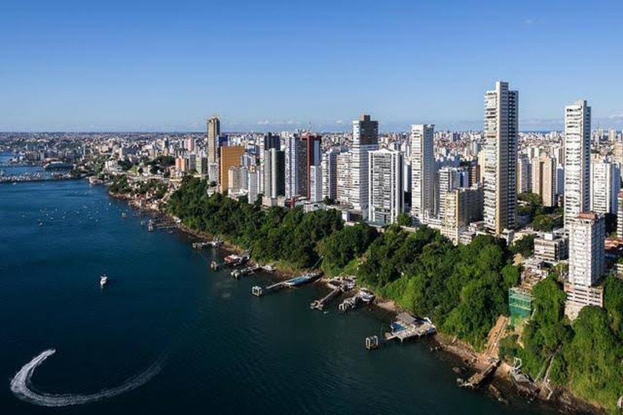 Vista do Corredor da Vitória, em Salvador