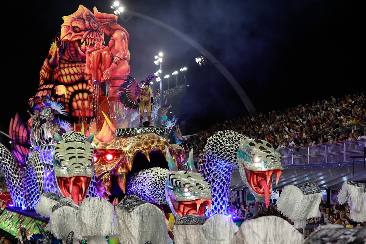 Tom Maior levou o samba “Aysú: Uma História De Amor” para a avenida — Foto: Edilson Dantas/Agência O Globo