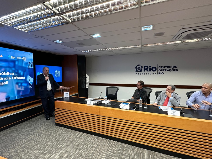 O presidente do BNDES, Aloizio Mercadante, anuncia investimento de R$ 117 milhões no Rio