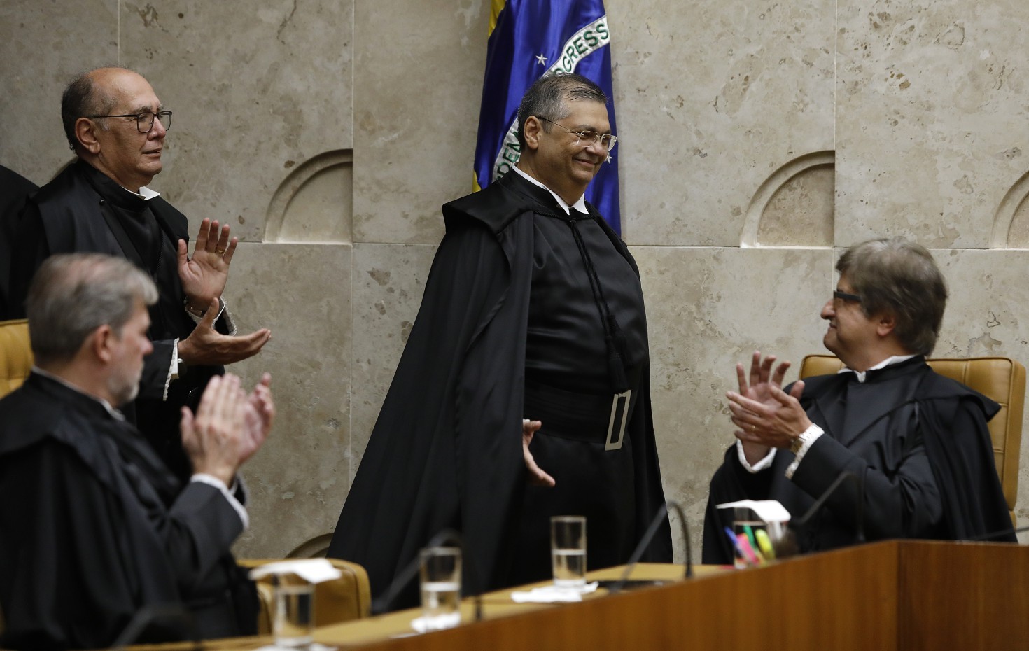 Novo ministro foi recebido com aplausos pelos colegas de Corte — Foto: Cristiano Mariz / Agência O Globo